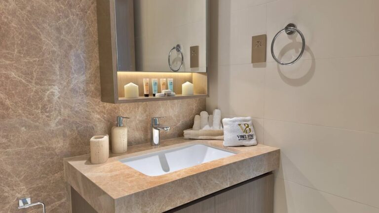 b02657db-7a9f-4e50-a8b7-6e76a25dadf7