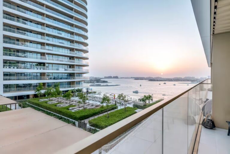 4f9a6bf3-9b25-4b82-889e-f1ca4228a76c