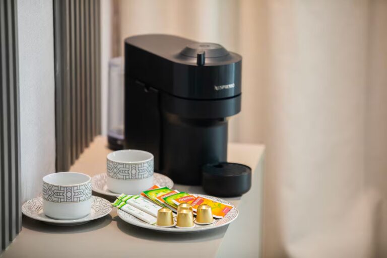 f8ad72ba-c327-408a-81a8-22b261d33f56