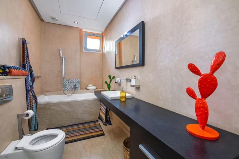 333595e1-9027-4661-9448-a28223416746